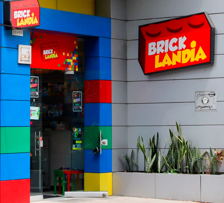 Fachada de la tienda Bricklandia